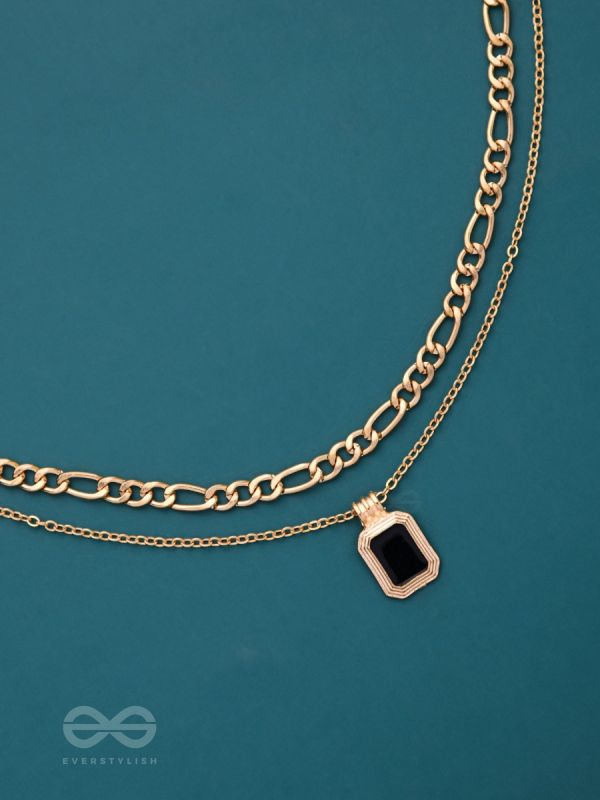 OUT OF THE DARK - BLACK MULTILAYERED NECKPIECE