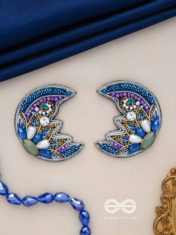 SOMNIVRITTA - AURA OF THE MOON - CUT DANA, STONE, PEARL DROP AND BEADS EMBROIDERED EARRINGS (BLUE)