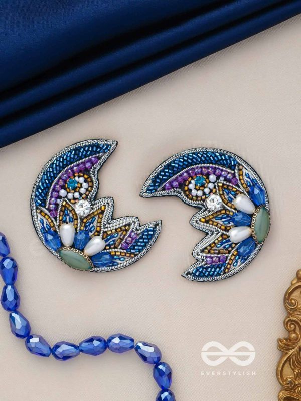 SOMNIVRITTA - AURA OF THE MOON - CUT DANA, STONE, PEARL DROP AND BEADS EMBROIDERED EARRINGS (BLUE)