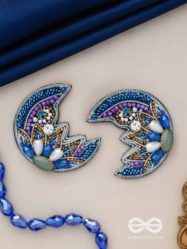 SOMNIVRITTA - AURA OF THE MOON - CUT DANA, STONE, PEARL DROP AND BEADS EMBROIDERED EARRINGS (BLUE)