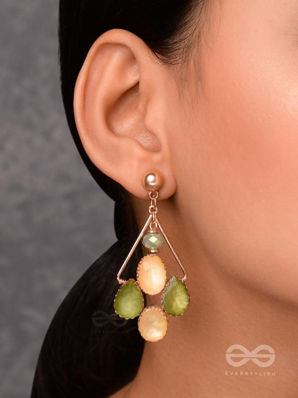 DANCING IN GOLD - ELEGANT DROP EARRINGS