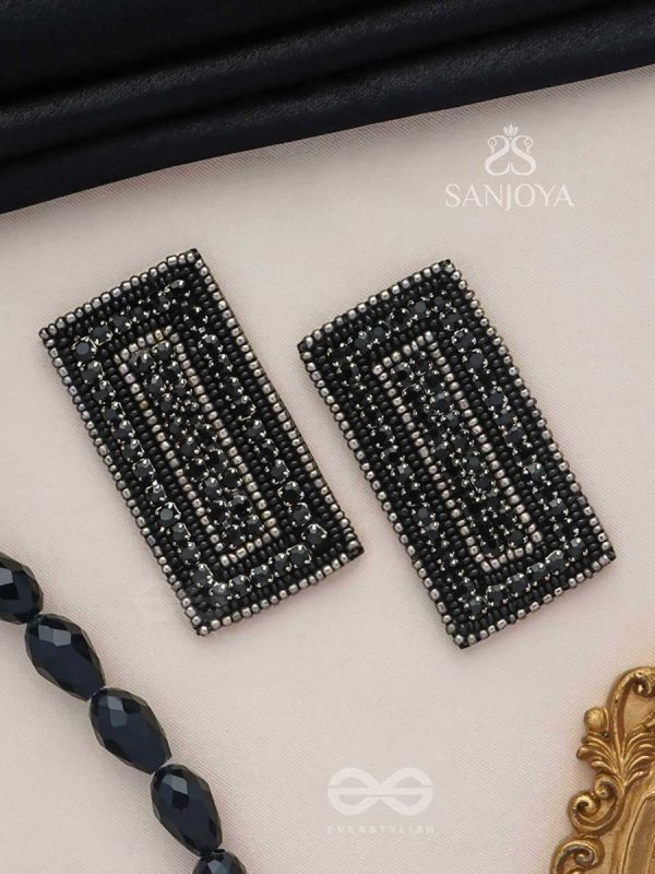 KSHAPA - NIGHT OF POETS - BEADS EMBROIDERED EARRINGS