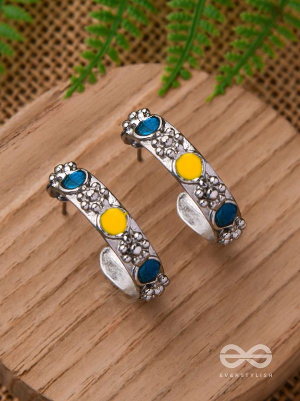 THE SAPPHIRE SUNSHINE - CASUAL SILVER EARRINGS