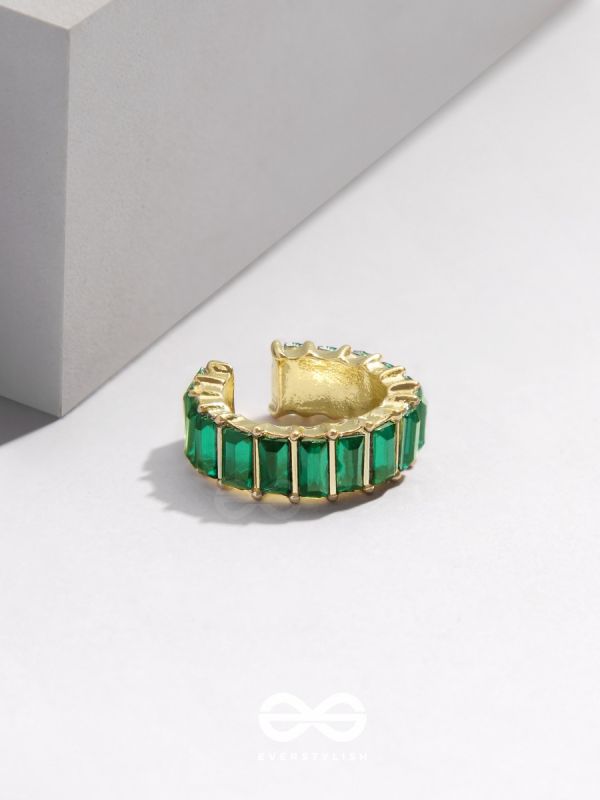SPARKLING HALO - GOLDEN EMBELLISHED RING (GREEN)