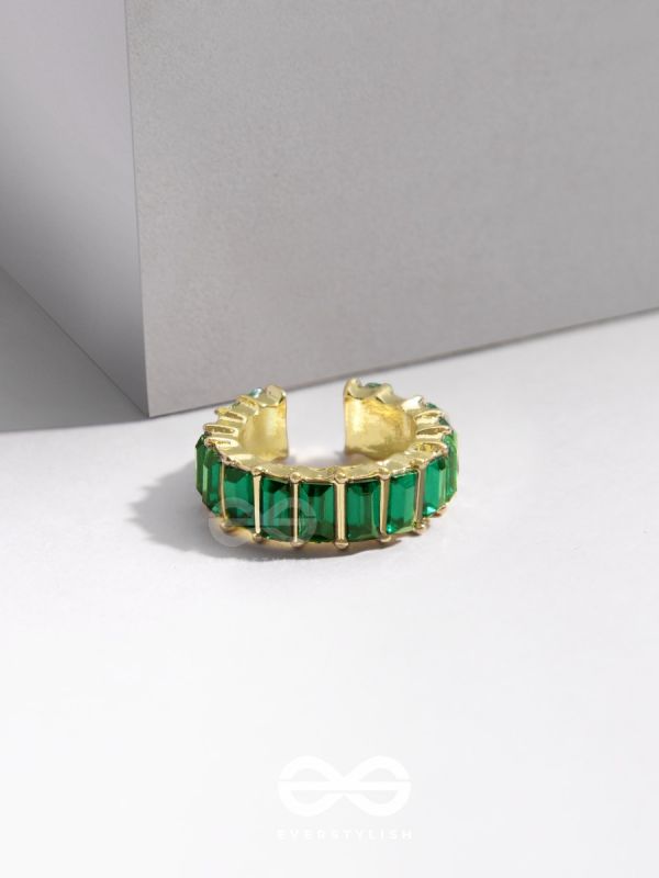 SPARKLING HALO - GOLDEN EMBELLISHED RING (GREEN)