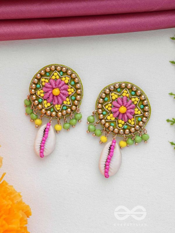 VAARIJA - THE  SEASHELL GALA - SHELL AND BEADS EMBROIDERED EARRINGS