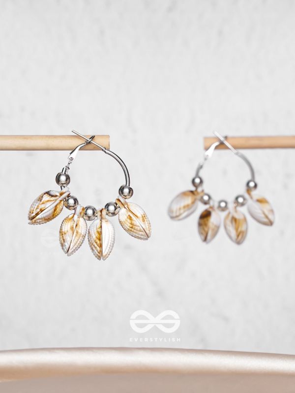 MERMAID'S SHELL MAGIC - SILVER HOOP EARRINGS