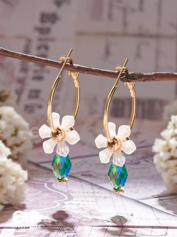 ENCHANTING FLOWERS - GOLDEN HOOP EARRINGS