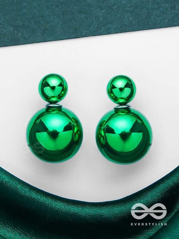 GIGGLES & GLITTERS - GREEN PEARLS STUD EARRINGS