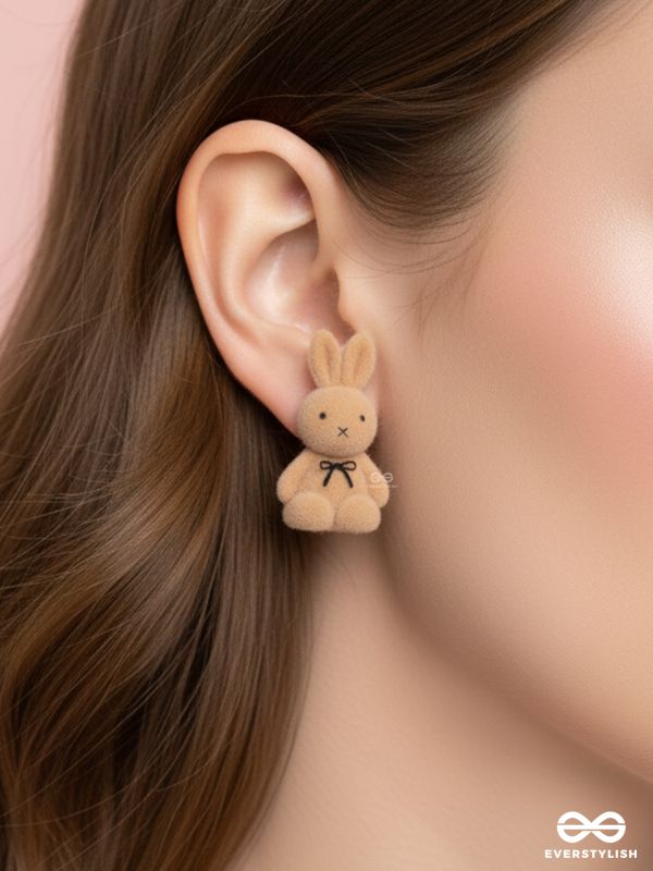 MY FLUFFY BUNNY - VELVET STUD EARRINGS