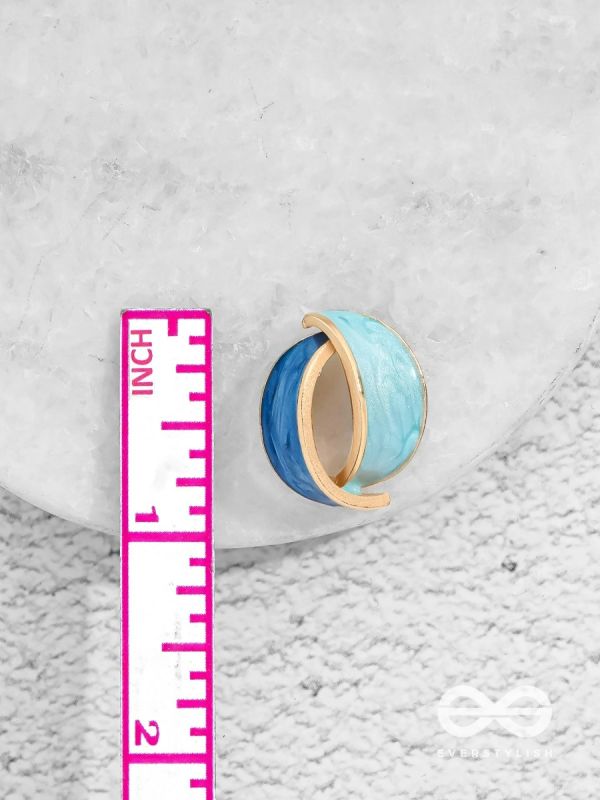 THE BLUE BAUBLES - GOLDEN ENAMELLED STUD EARRINGS