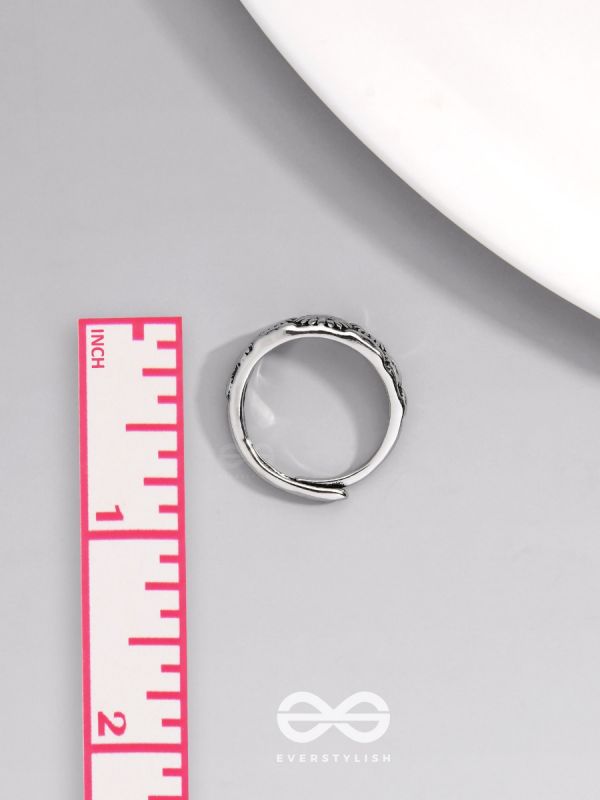 THE DAISY CASCADE - CASUAL SIVER RING (ADJUSTABLE)