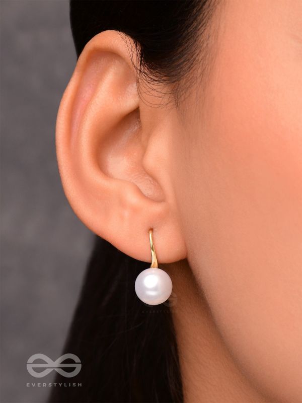 THE GROOVY PEARL - GOLDEN EMBELLISHED EARRINGS