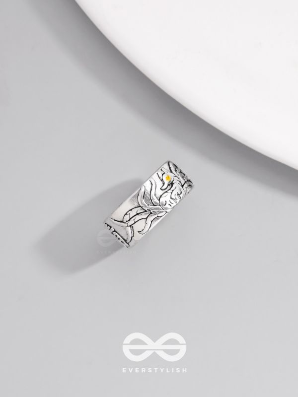 THE FIREBOLT FANG - STATEMENT SILVER RING (ADJUSTABLE)