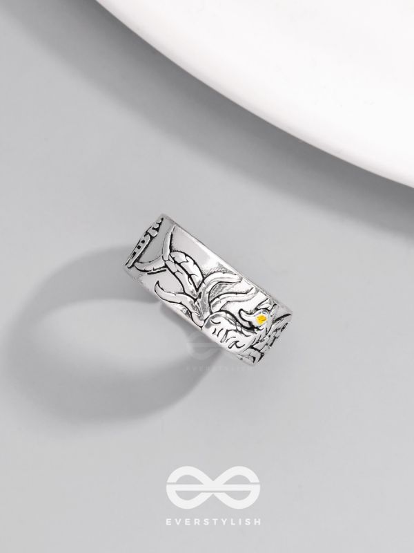 THE FIREBOLT FANG - STATEMENT SILVER RING (ADJUSTABLE)