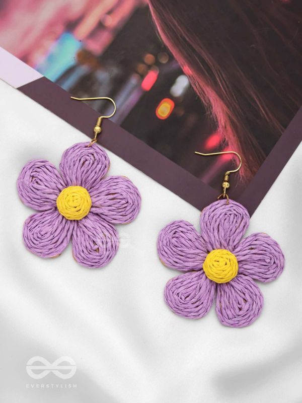 THE FLOWER POWER - STATEMENT WOVEN EARRINGS (LAVENDER)