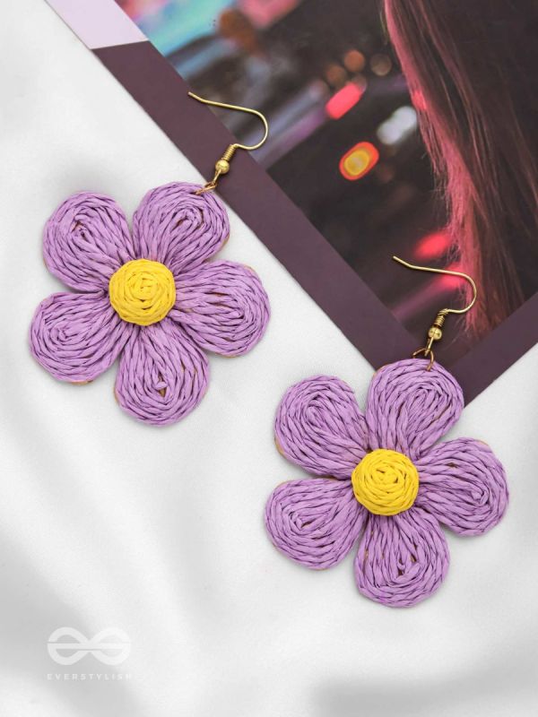 THE FLOWER POWER - STATEMENT WOVEN EARRINGS (LAVENDER)