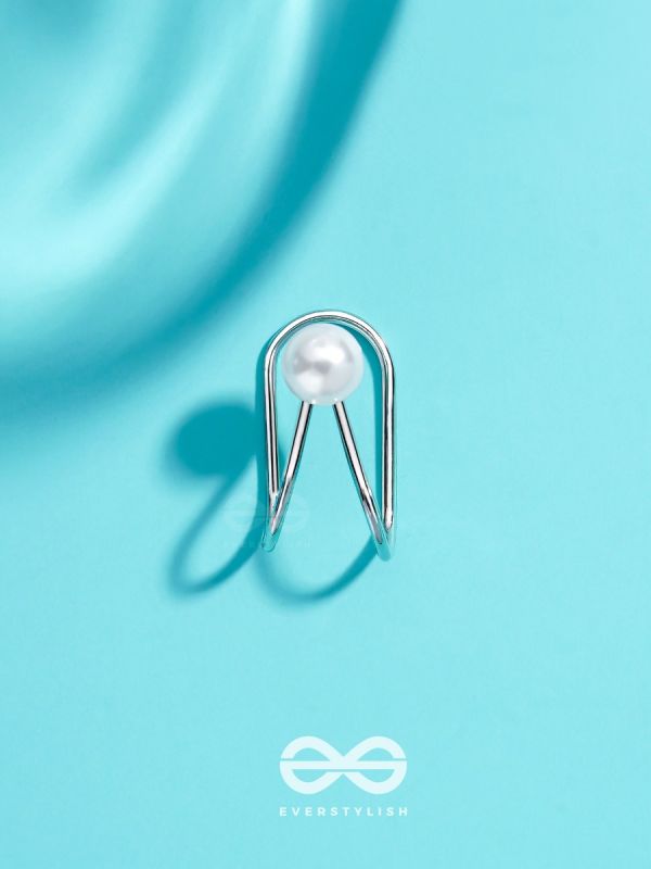 A PEARL PLEASE - SILVER EMBELLISHED EARCUFF