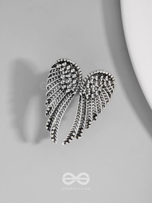 MIDNIGHT RAVEN WING - STATEMENT SILVER RING (ADJUSTABLE)