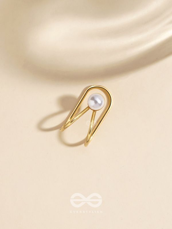 A PEARL PLEASE - GOLDEN EMBELLISHED EARCUFF (one ear)