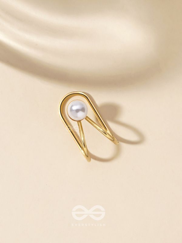 A PEARL PLEASE - GOLDEN EMBELLISHED EARCUFF (one ear)