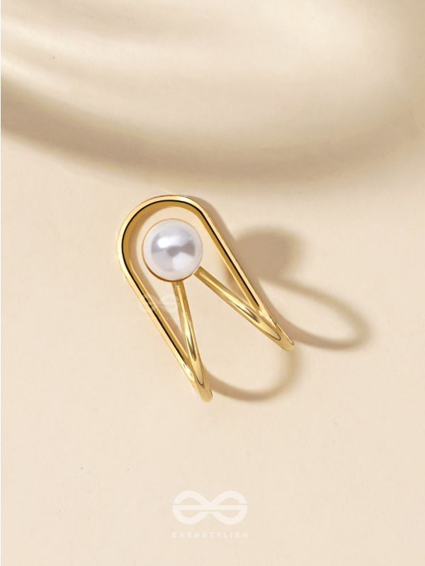 A PEARL PLEASE - GOLDEN EMBELLISHED EARCUFF (one ear)