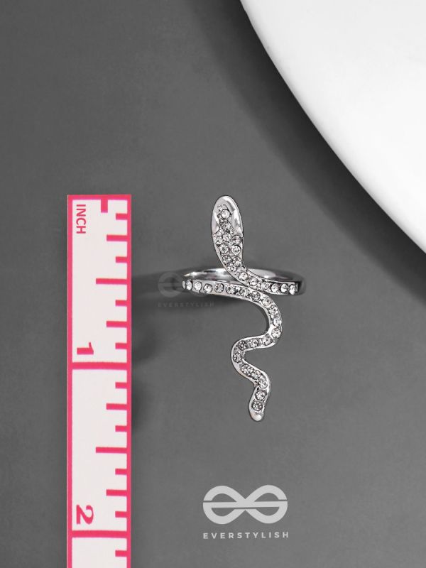 STUDDED SLYTHERIN - STATEMENT SILVER RING (ADJUSTABLE)