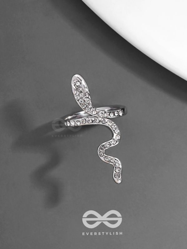 STUDDED SLYTHERIN - STATEMENT SILVER RING (ADJUSTABLE)