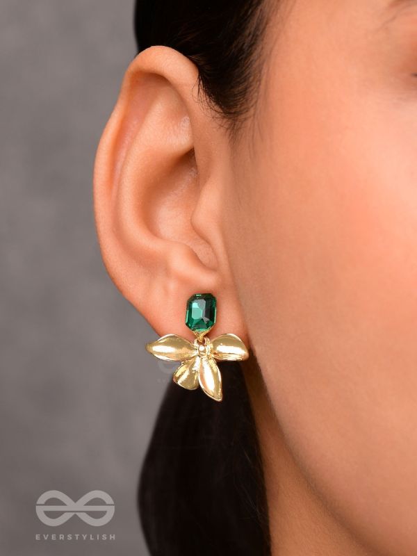 EMERALD DREAMS - GOLDEN EMBELLISHED EARRINGS