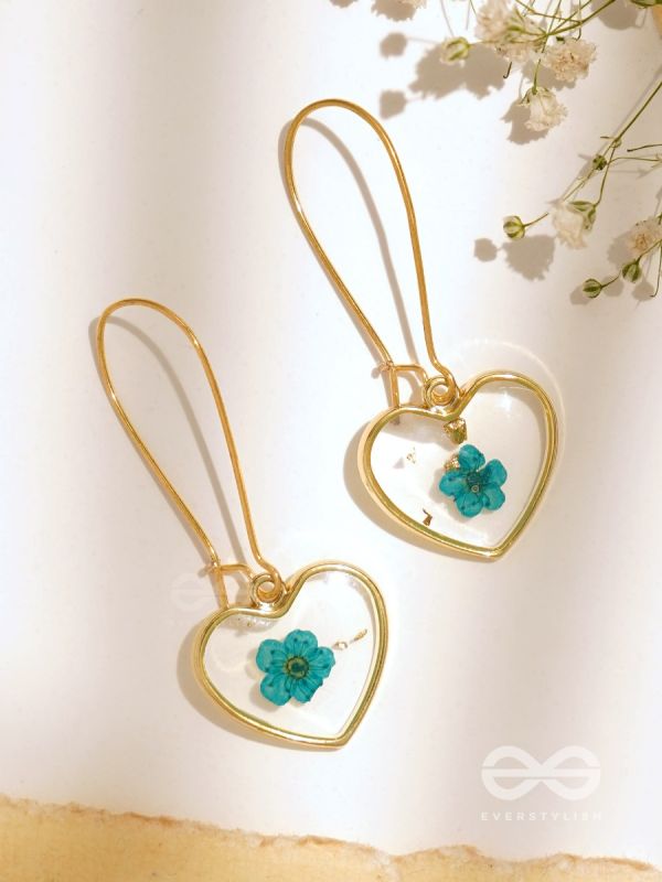 Heart Of Sky - Pressed Flower Resin Earrings