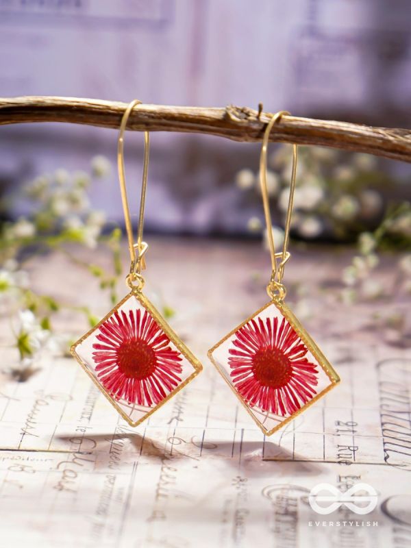 Scarlet's Garden - Pressed Flower Resin Earrings