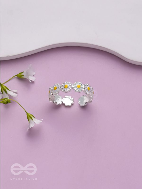SUNSHINE DAISIES - SILVER RING (ADJUSTABLE)(Yellow)