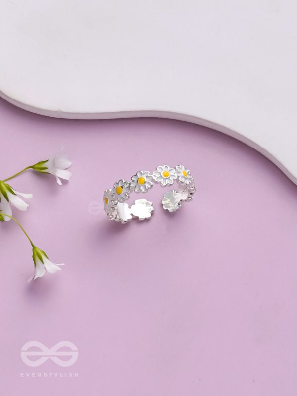 SUNSHINE DAISIES - SILVER RING (ADJUSTABLE)(Yellow)