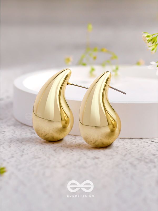 The Glistening Drops - Classy Golden Stud Earrings