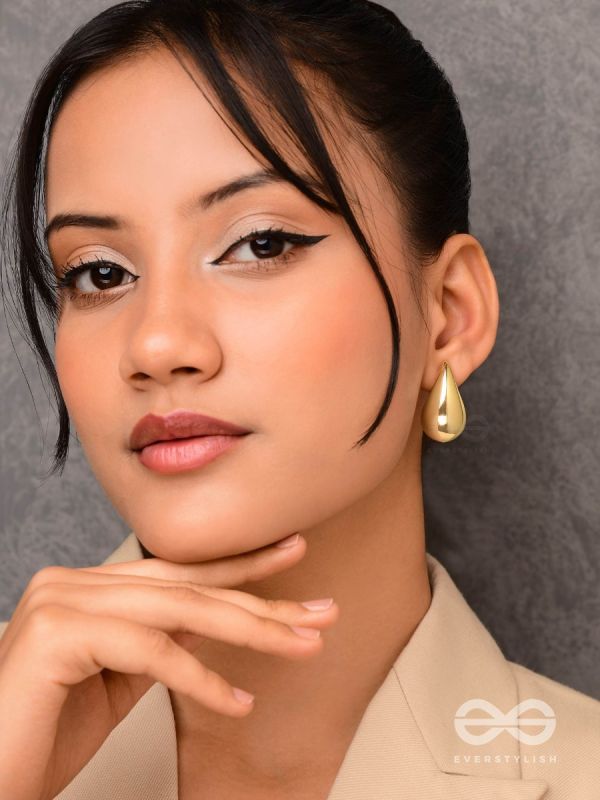 The Glistening Drops - Classy Golden Stud Earrings