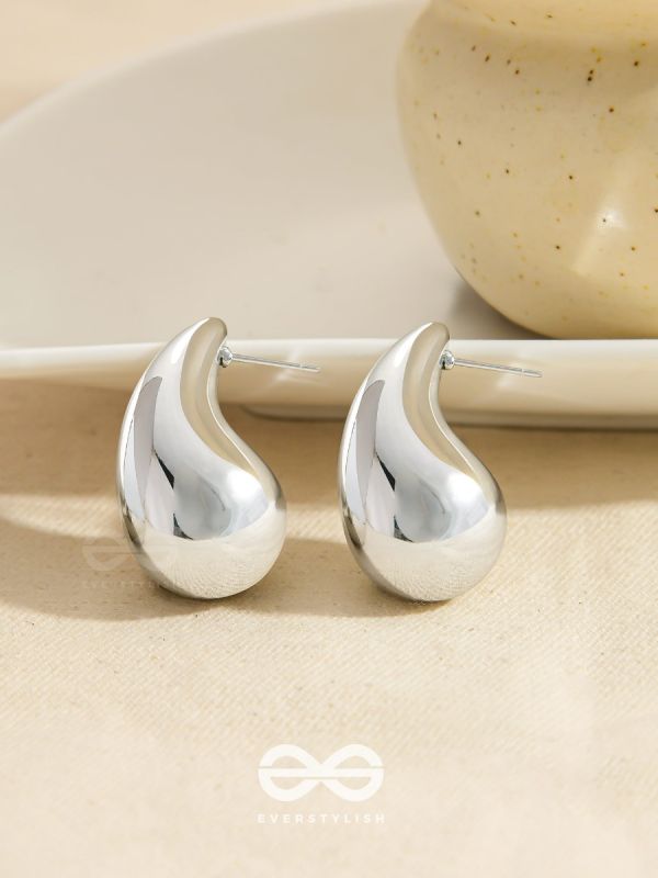 The Glistening Drops - Classy Silver Stud Earrings