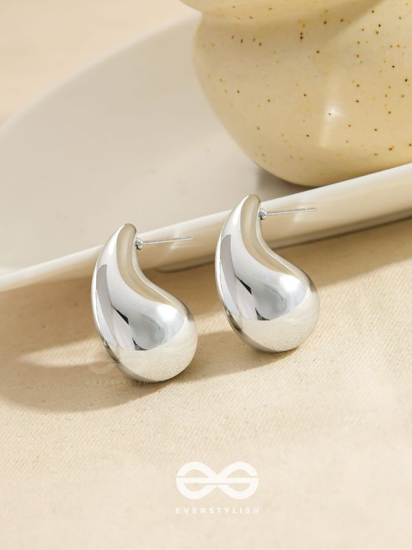 The Glistening Drops - Classy Silver Stud Earrings