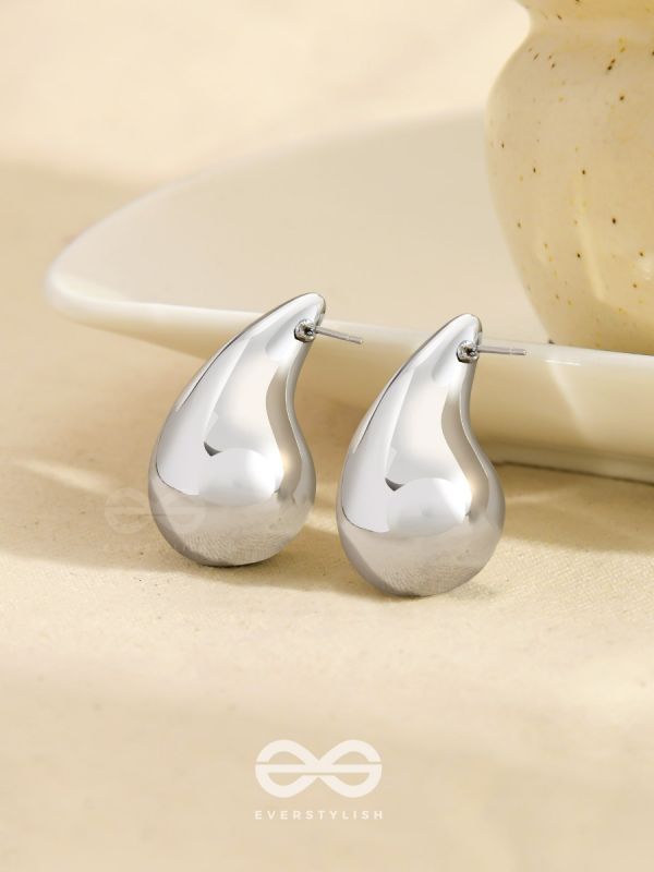 The Glistening Drops - Classy Silver Stud Earrings
