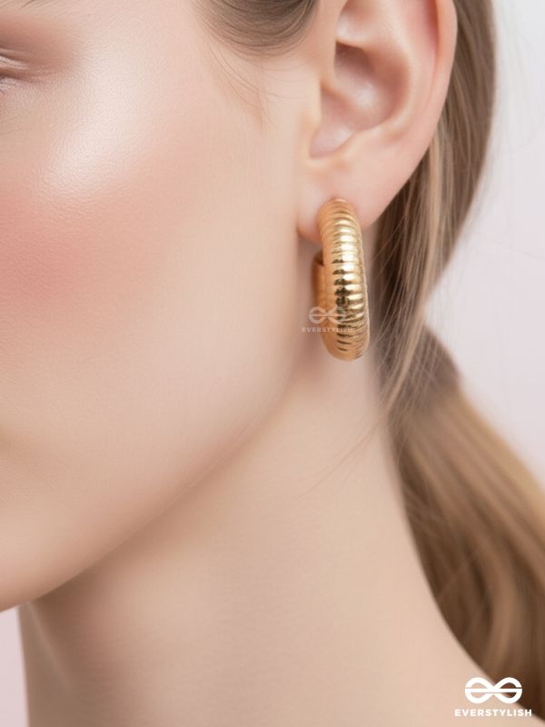 Sunlit Harmony - Statement Golden Earrings
