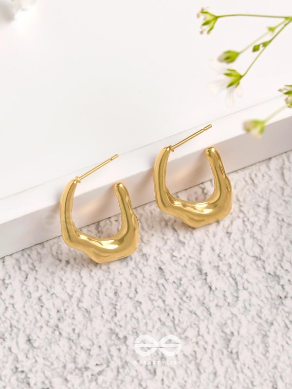 Mirage Embrace - Golden Stainless Steel Earrings With Anti-Tarnish Coating