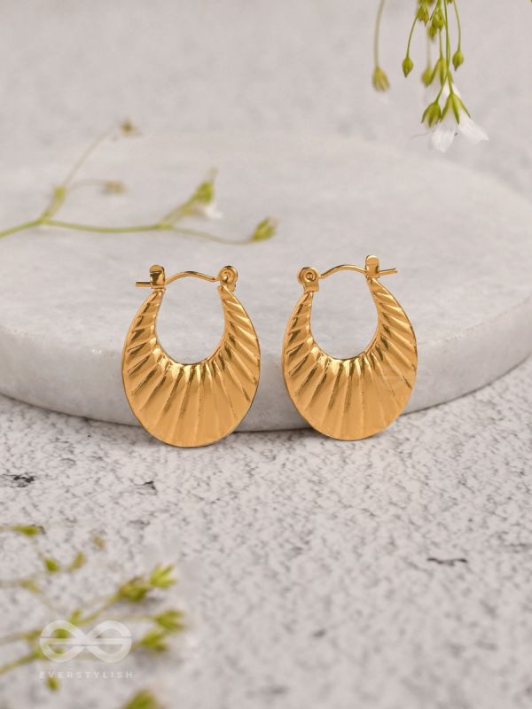 Dazzling Flickers - Golden Stainless Steel Earrings With Anti-Tarnish Coating