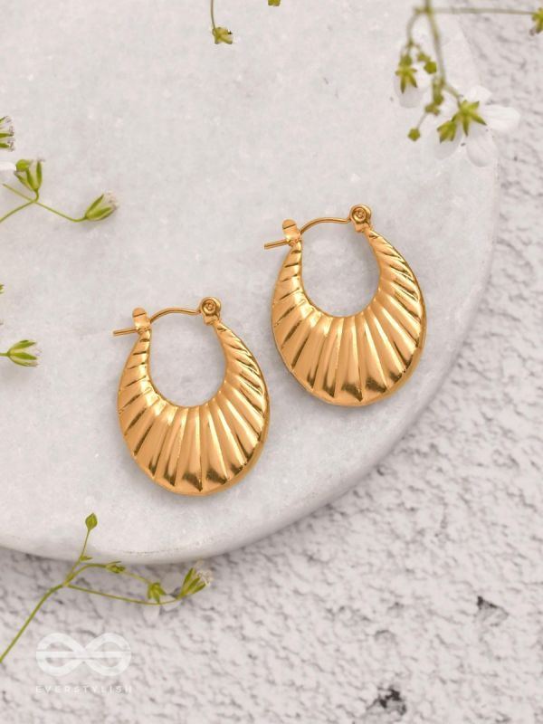 Dazzling Flickers - Golden Stainless Steel Earrings With Anti-Tarnish Coating
