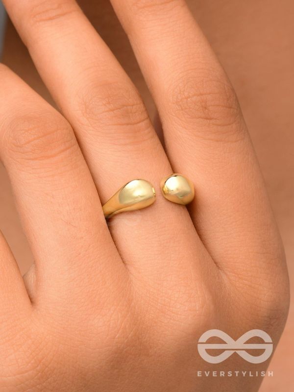 Gilded Glory - Classic Golden Ring (Adjustable)