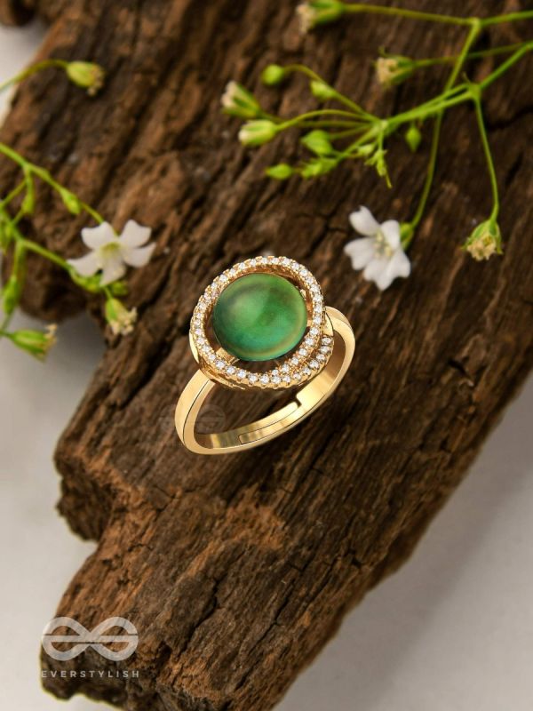 The Prism Radiance - Holographic Embellished Golden Ring 