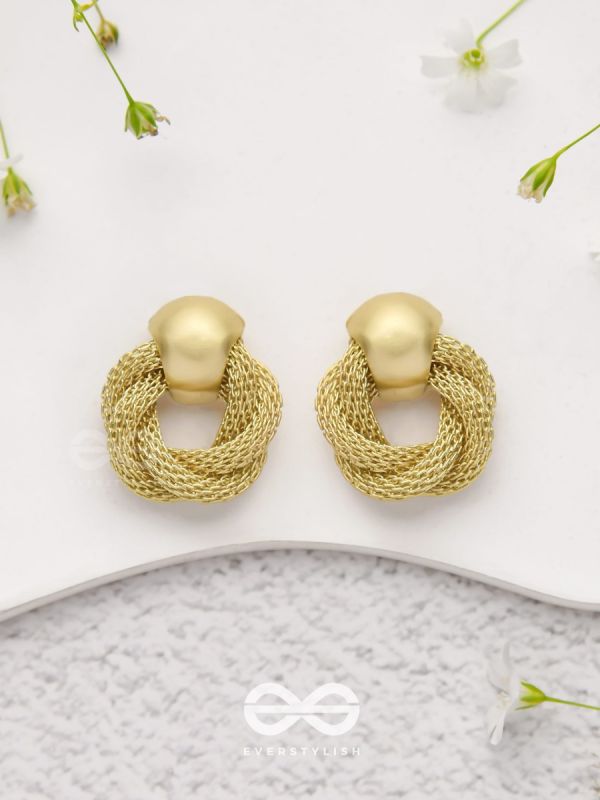 Knotted Elegance - Golden Earrings