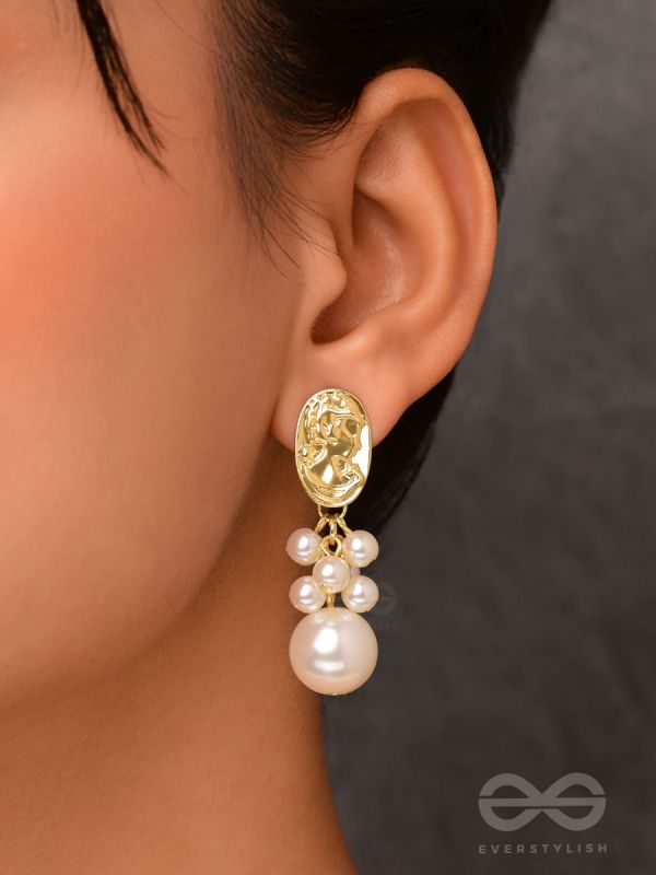 Victorian Pearls - Golden Elegant Earrings