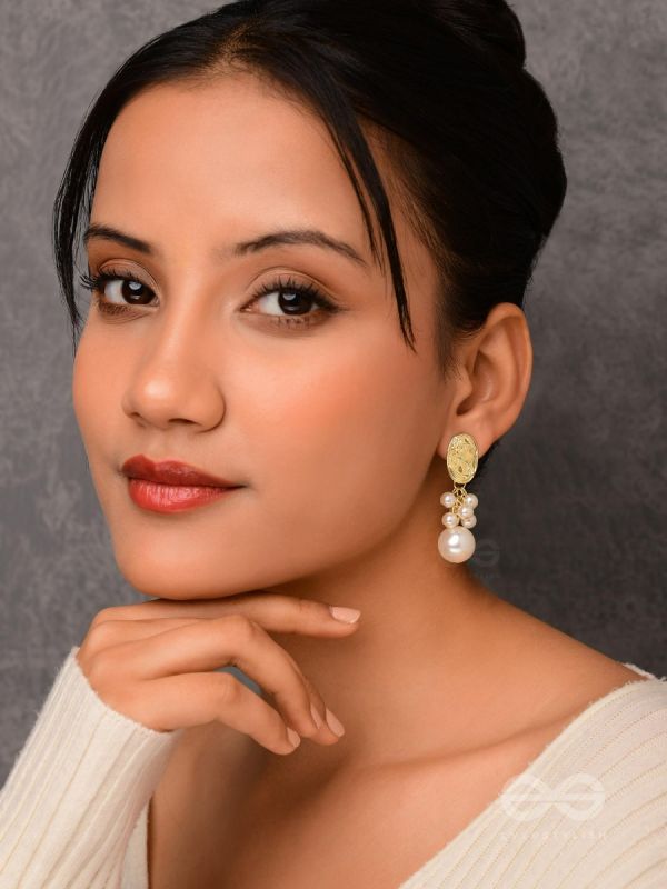 Victorian Pearls - Golden Elegant Earrings