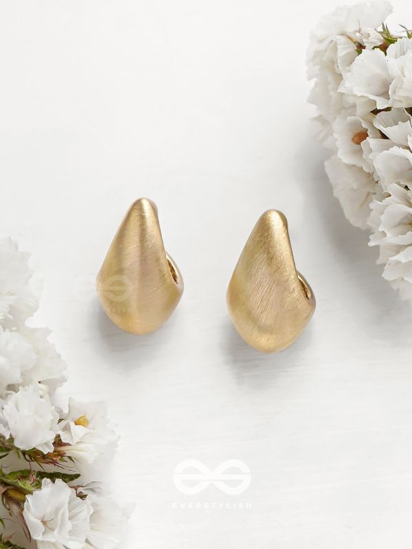 Rare Raindrops - Golden Earrings