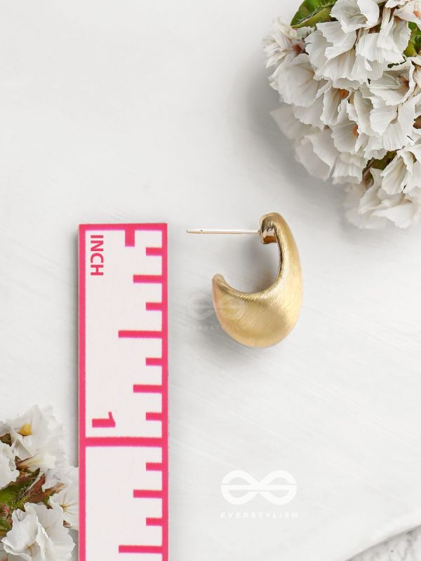 Rare Raindrops - Golden Earrings