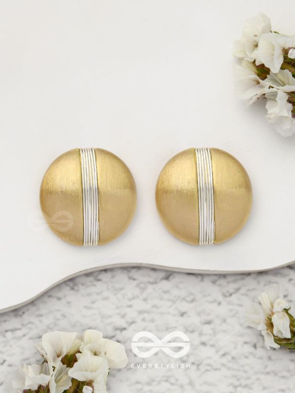 Subtle Streak - Golden Stud Earrings